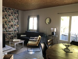 TV, fireplace - Cottage between Loire, vineyard and castles (Bourgueil)