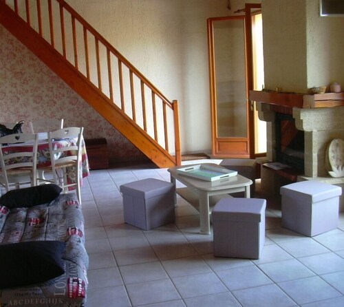 Maison dans quartier calme, terrain clôturé