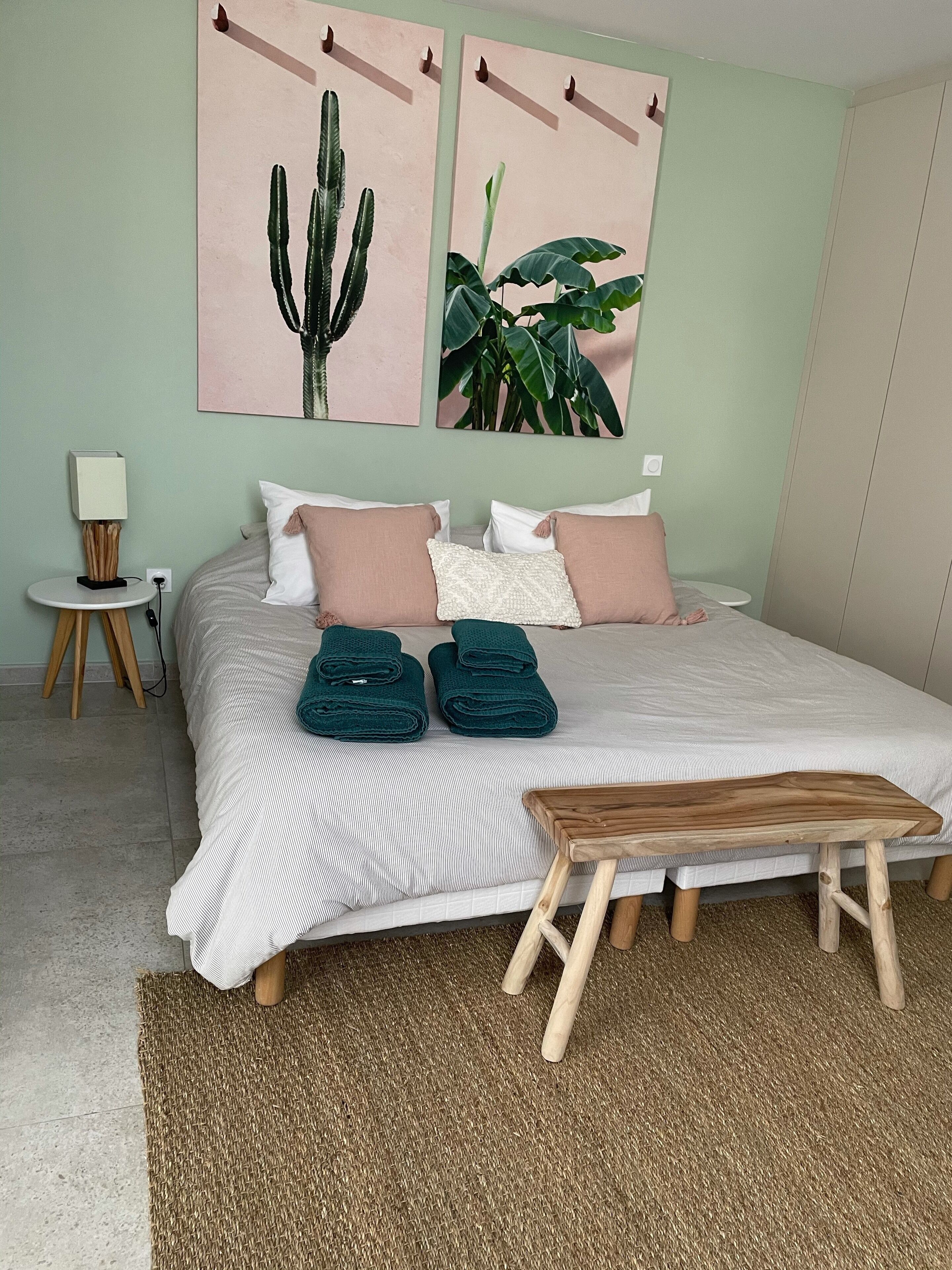 1 bedroom, iron/ironing board, travel cot, Internet