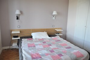 1 bedroom, desk, iron/ironing board, WiFi