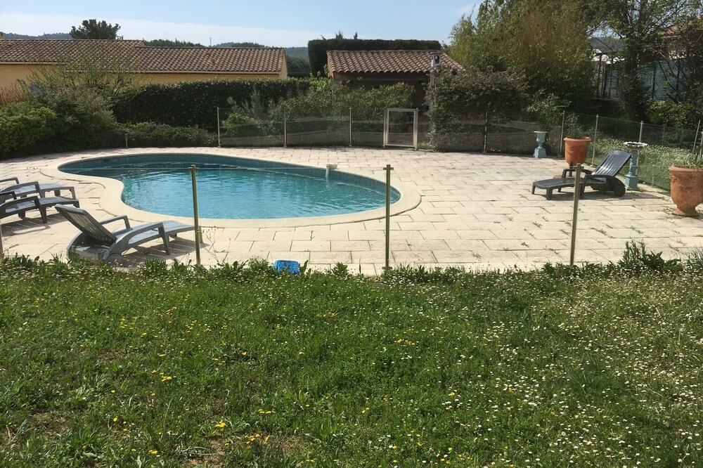 THE SOUTH VILLA 12/14 BEDS WITH SWIMMING POOL LE VAL EN PROVENCE