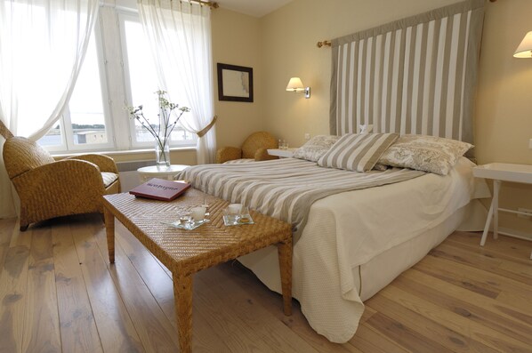 Fer et planche à repasser, Wi-Fi, literie fournie