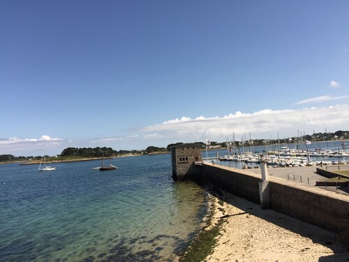 Large bright studio, feet in the water and a great view of the Aber Wrac'h