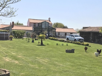Veranda de 40 mÚtres carrés. Vue sur tout le jardin