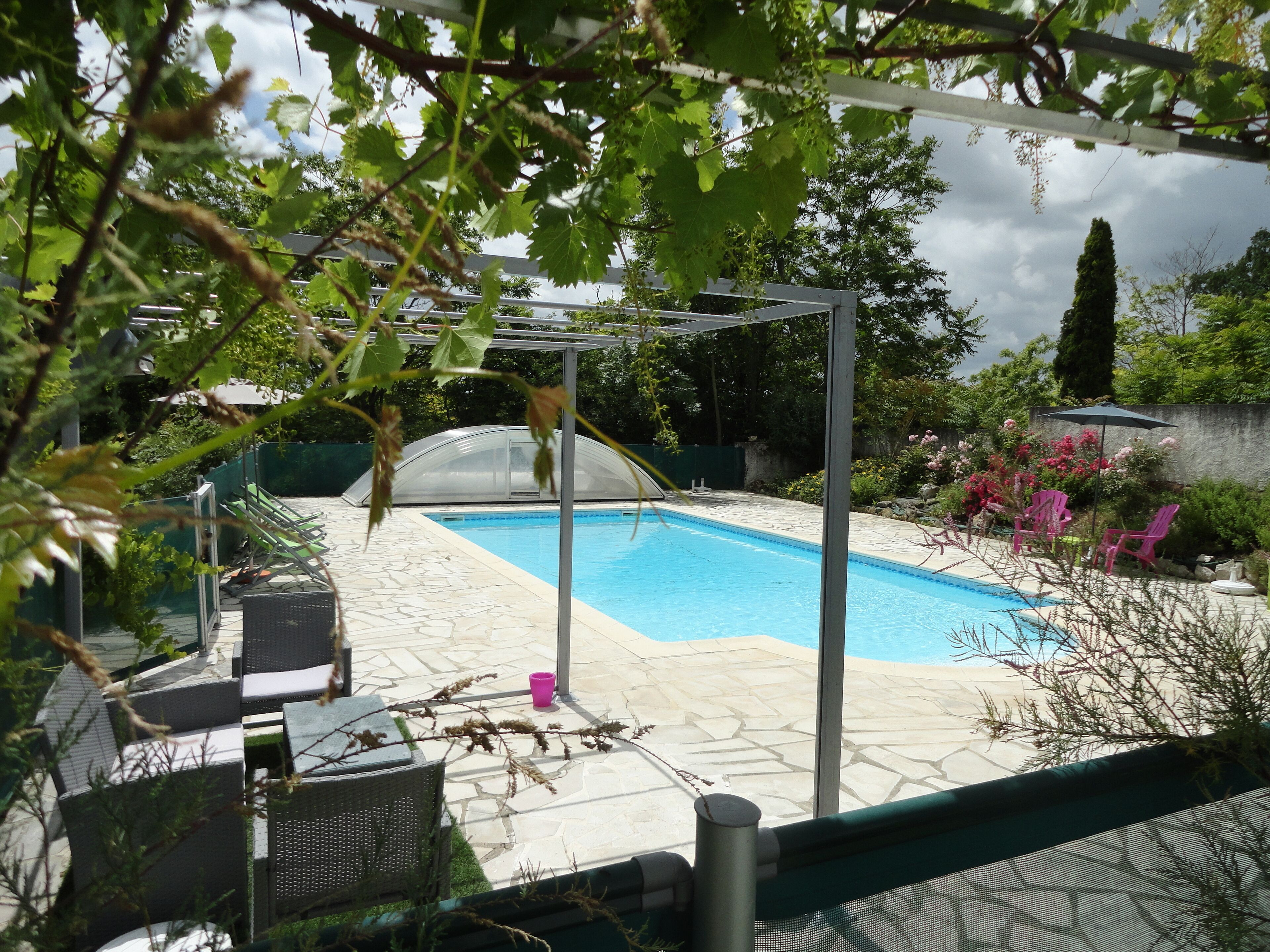 cottage in the countryside, very well restored with swimming pool