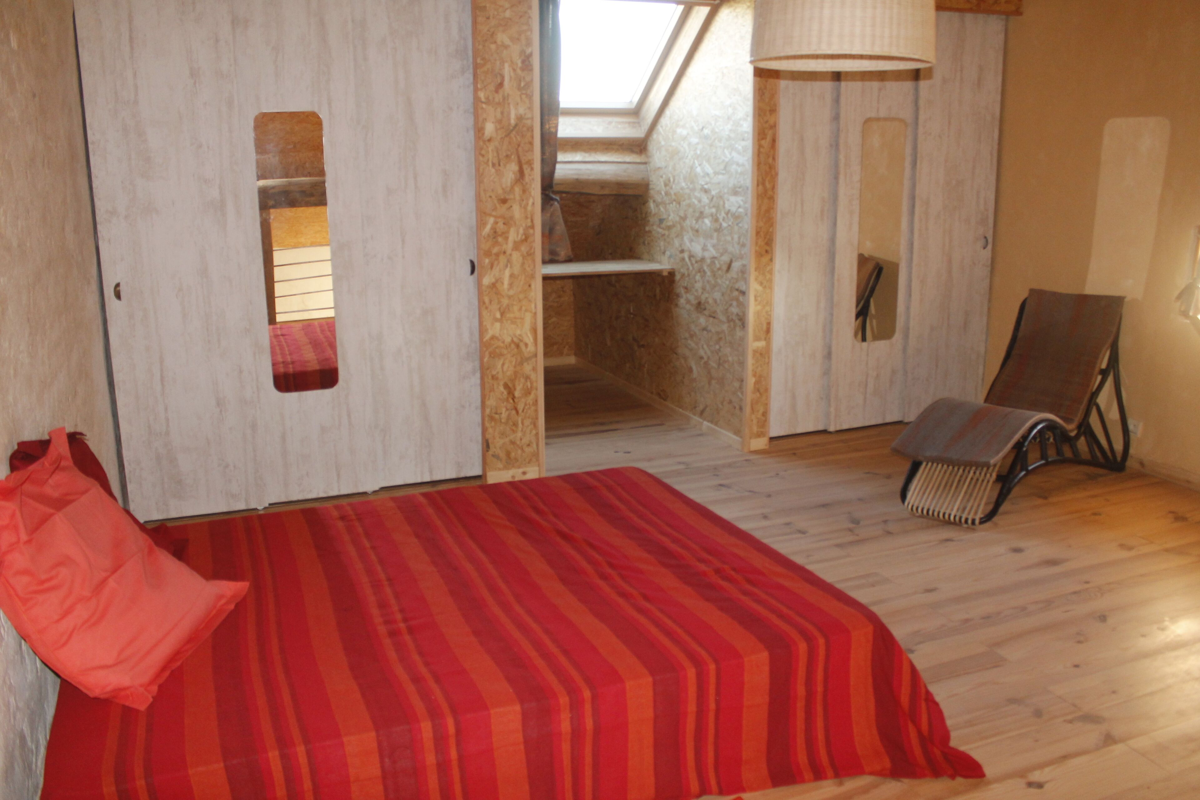 NEW HOLIDAY CONCEPT 3 IN 1 IN BURGUNDY Cottage, West Indian caterer, activi