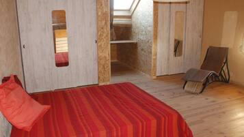 1 bedroom, iron/ironing board, internet, bed sheets