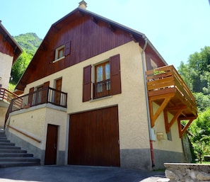 Exterior - Villa 5 people + large south-facing balcony + Pool and Jacuzzi (La chapelle en valgaudemar)