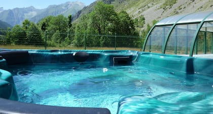 Villa 5 personas + gran balcón orientado al sur + piscina y jacuzzi