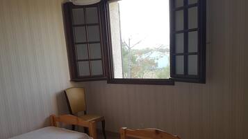 2 chambres, fer et planche Ă  repasser, Wi-Fi, draps fournis