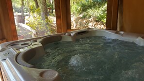 Indoor spa tub - The Donjon des Combes and its upscale Spa (Fayence)