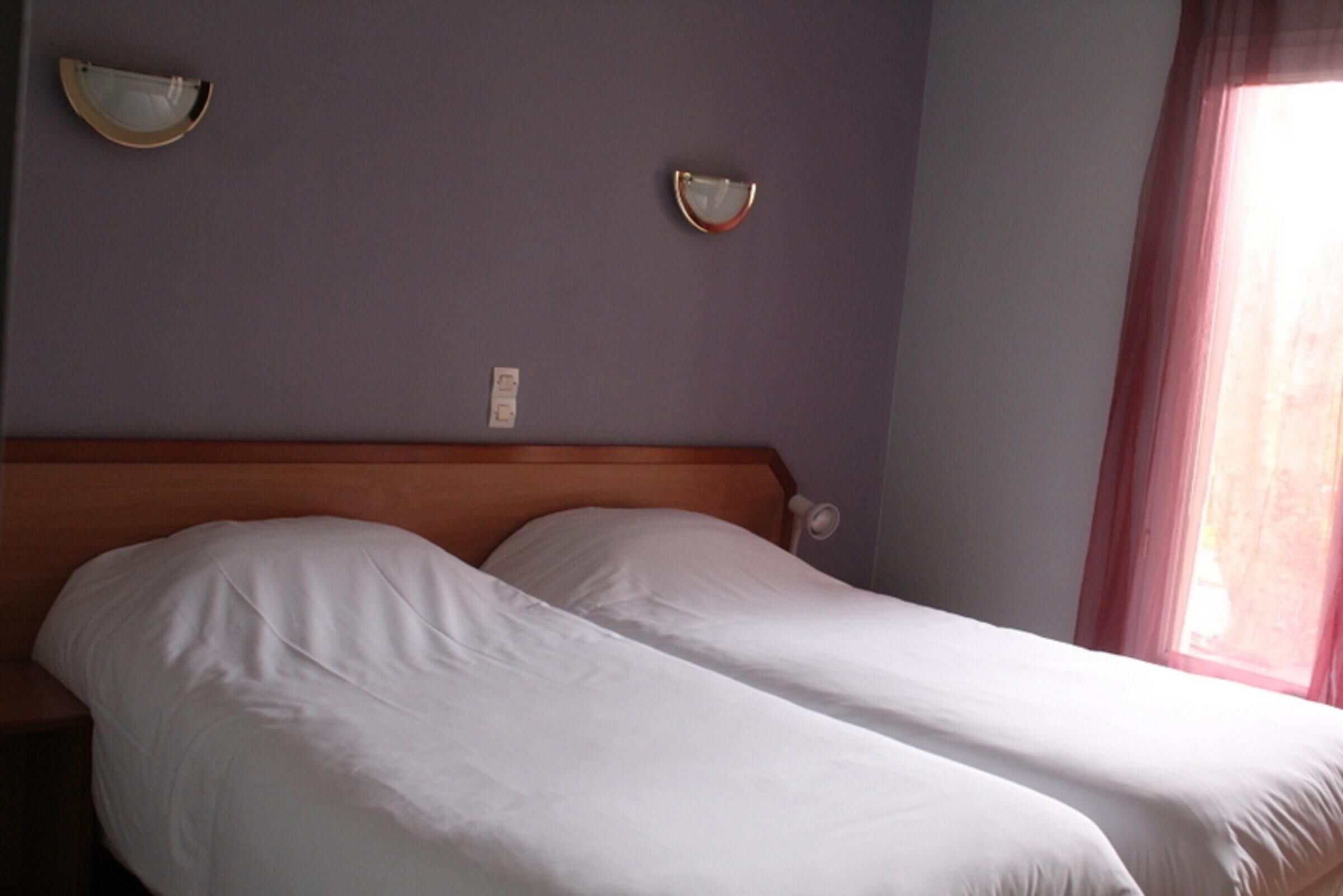 COUNTRY HOTEL ROOM NEAR THOUARS 79