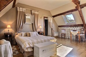 2 bedrooms, iron/ironing board, travel crib, free WiFi - Charming gîte with character in the Cotentin region (Sottevast)
