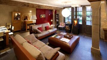 Télévision, cheminée