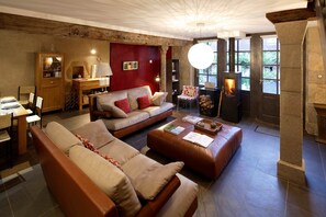 TV, fireplace - L'Oustal charming cottage classified 4 stars for 8 people (ideal 2 families) (Saint-Dizier-la-Tour)