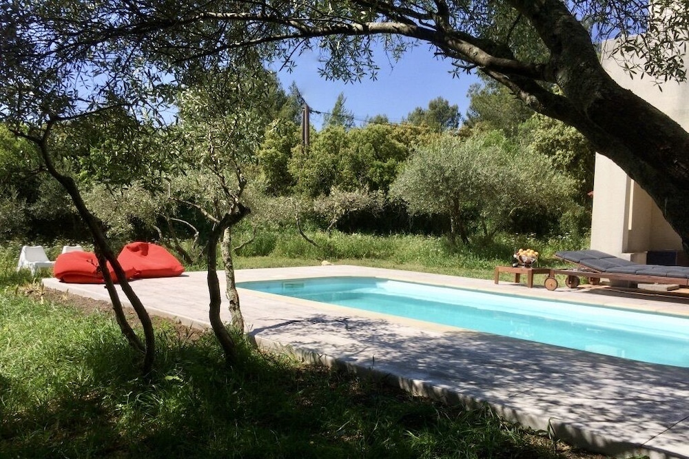SOUTH OF FRANCE JUNAS VILLA WITH SWIMMING POOL - GREAT GARDEN CHENES AND OLIVE TREES