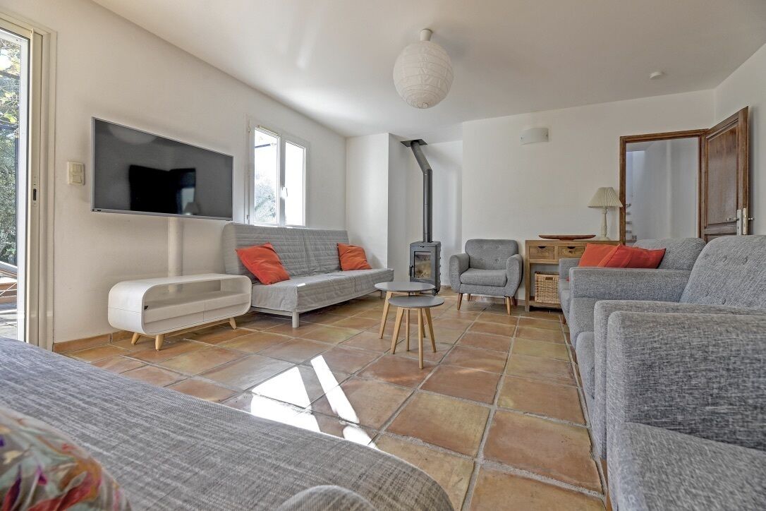 SOUTH OF FRANCE JUNAS VILLA WITH SWIMMING POOL - GREAT GARDEN CHENES AND OLIVE TREES