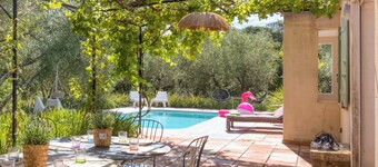 Villa and pool - exceptional setting