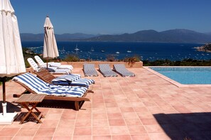 Pool - Luxury villa with private pool by the sea (Belvédère-Campomoro)