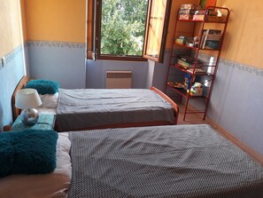 4 bedrooms, iron/ironing board