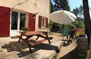 Outdoor dining - Lodges 2 bedrooms renovated (Saint-Jean-du-Gard)