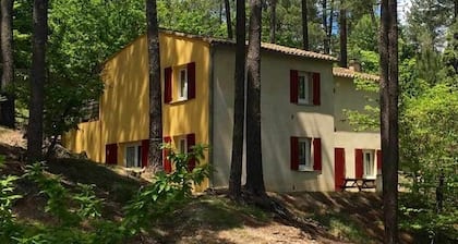 Die HĂŒtten von Ravel in den Cevennen