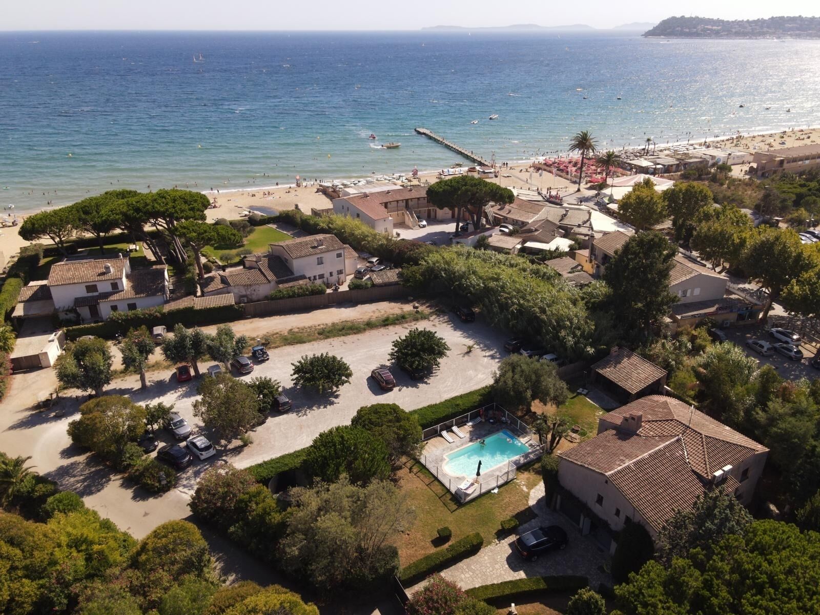 Near St Tropez Villa 200m2 waterfront, garden, swimming pool, air conditioning