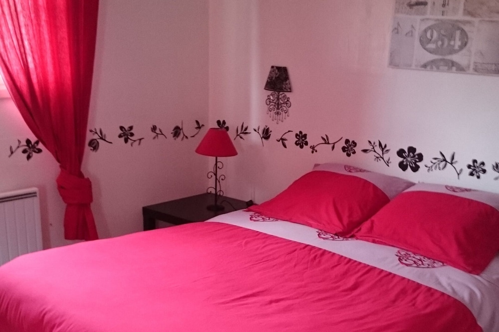 COTTAGE and rental LE PETIT CLOS