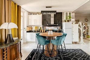 Réfrigérateur, four, plaque de cuisson, lave-vaisselle