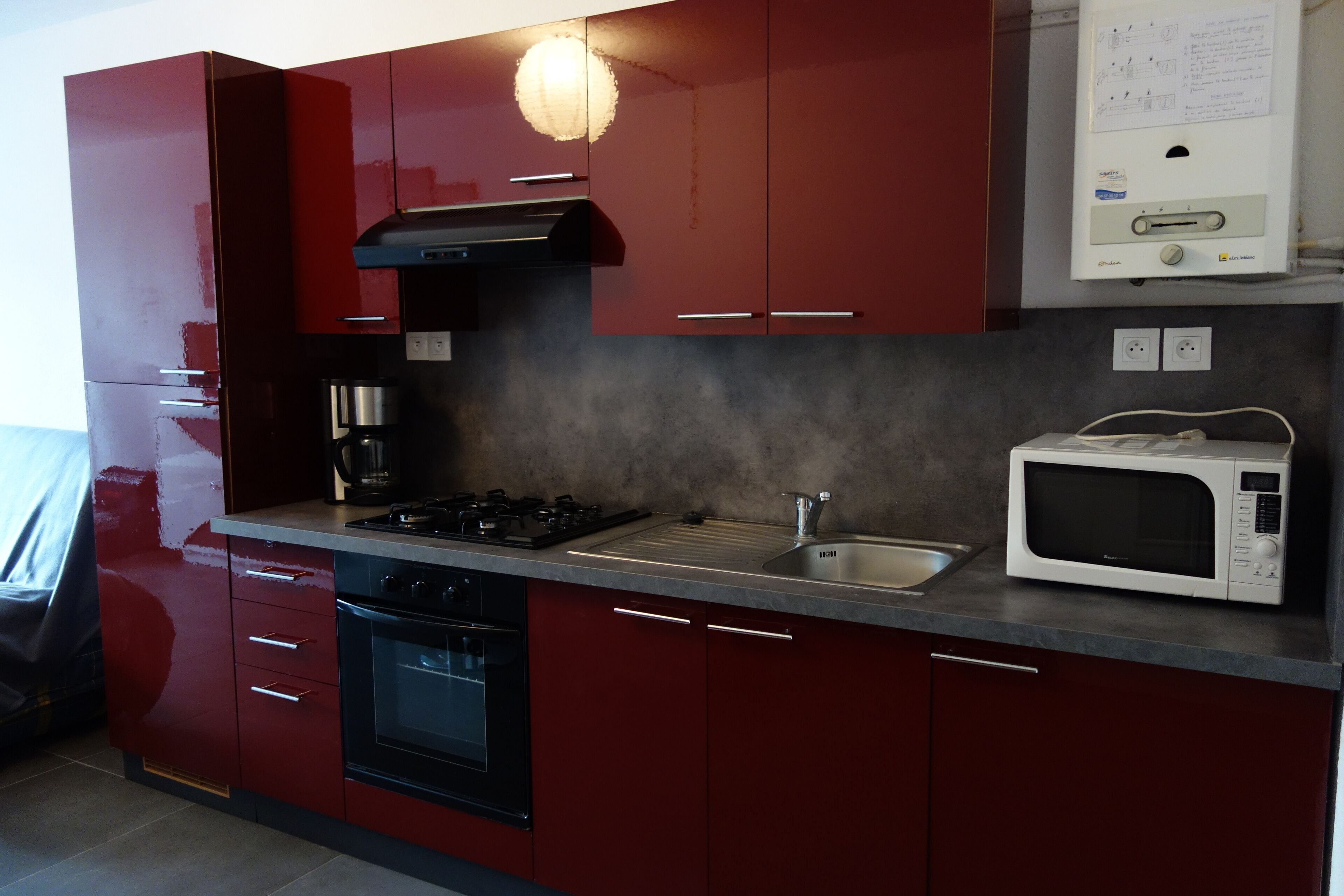 F2 COMPLETELY RENOVATED CLOSE TO THE CENTER PORT