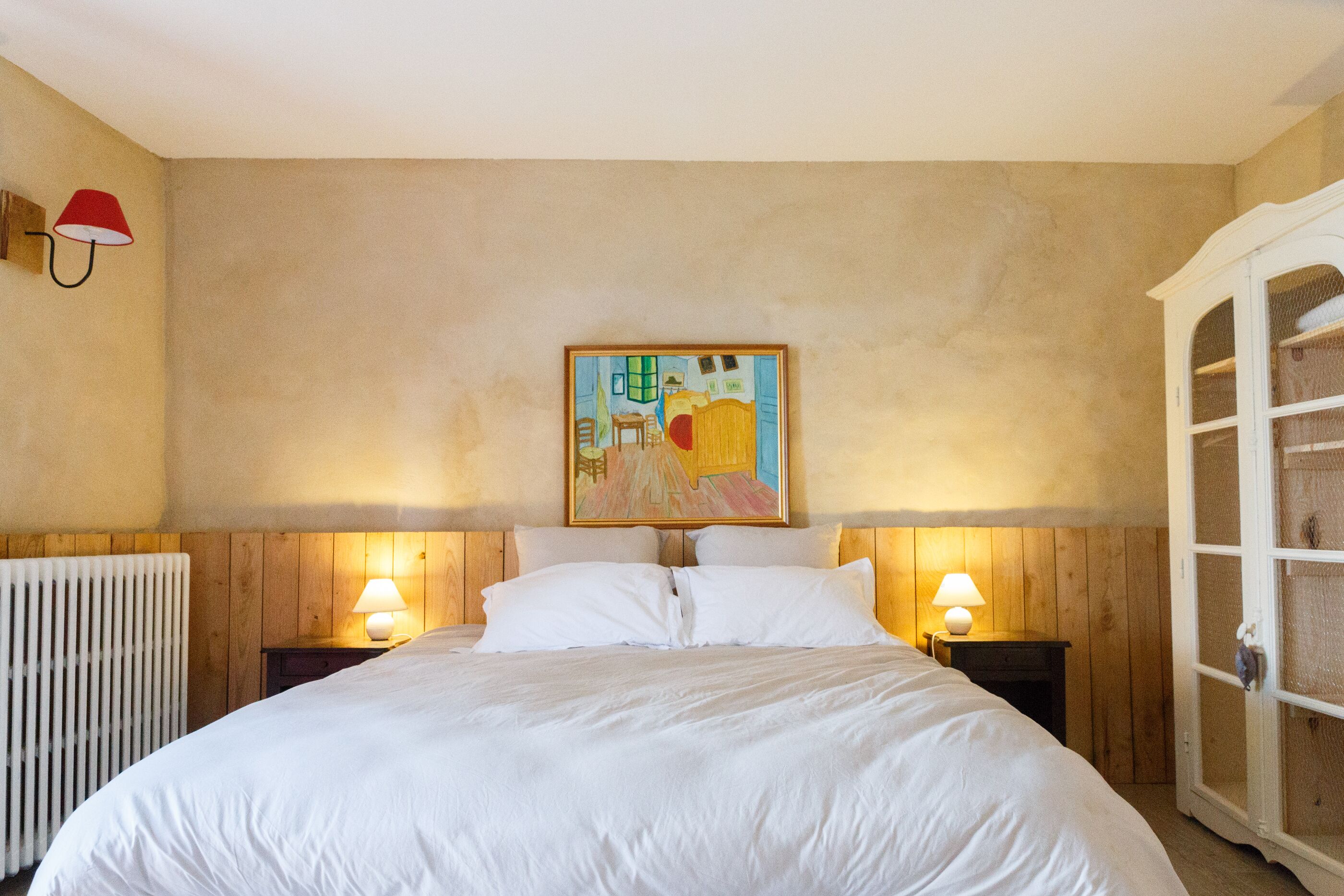 Garonne B & B nestled in a small valley, recently renovated