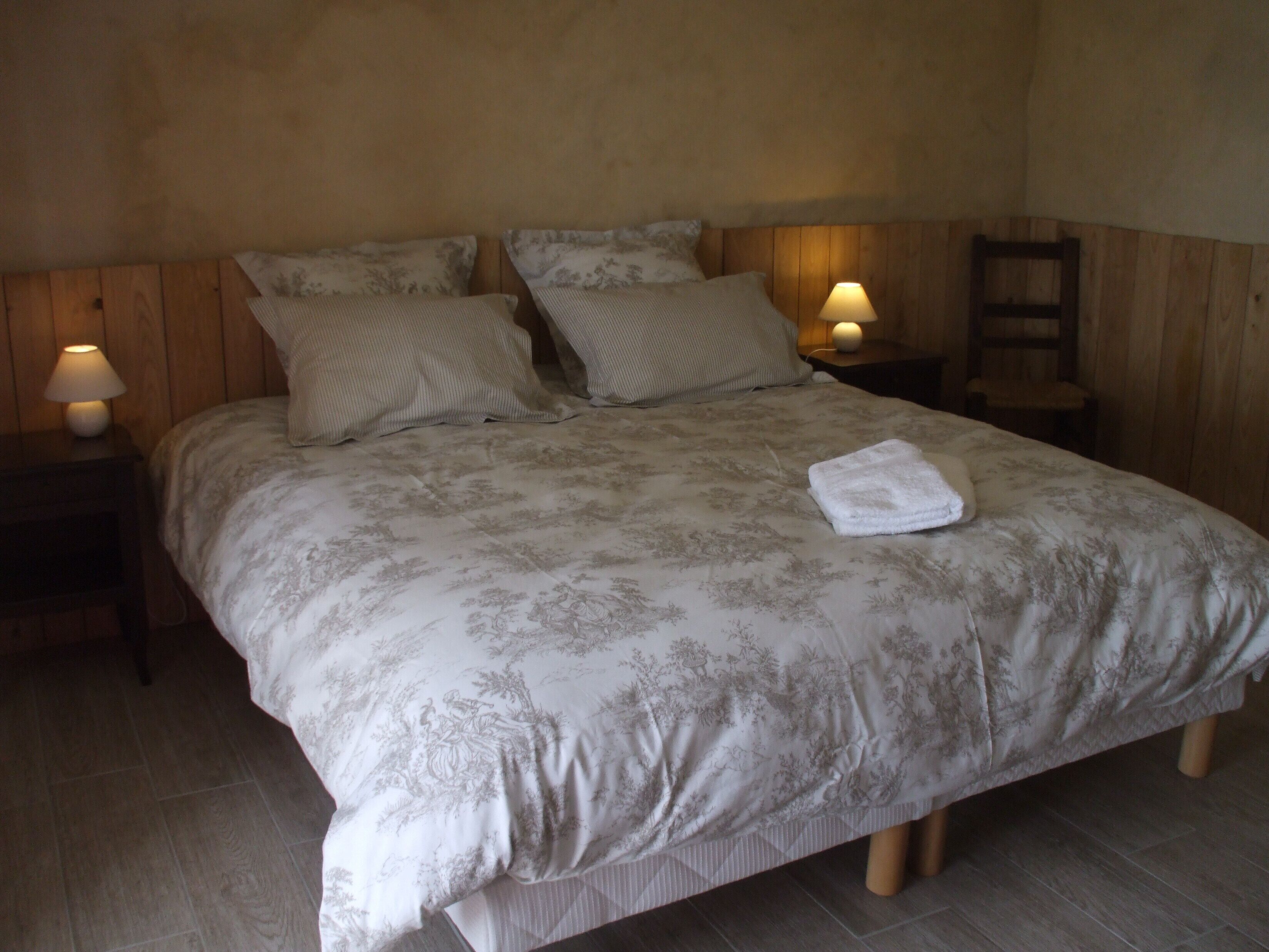 Garonne B & B nestled in a small valley, recently renovated