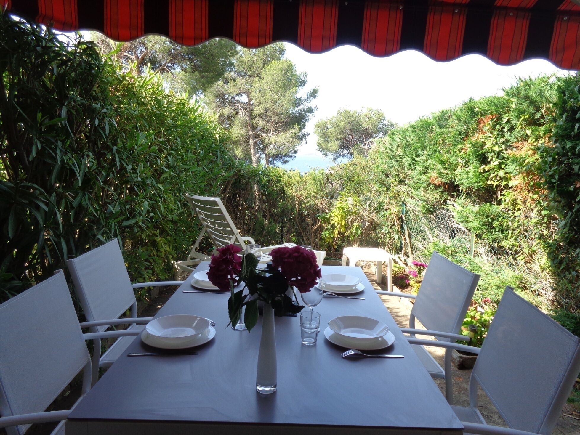 FREE IN AUGUST! Apart T2 30 m², sea view, terrace, garden, beach access, parking