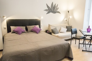 1 bedroom, desk, iron/ironing board, WiFi (free)