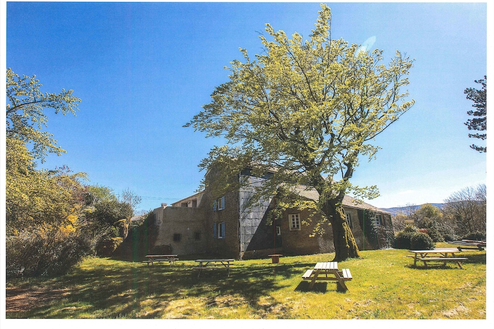 Superb character property just for you in a hamlet surrounded by nature
