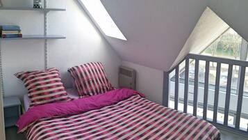 2 bedrooms, iron/ironing board