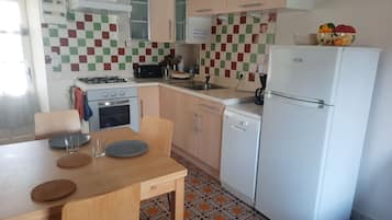 Refrigerador, horno, placa de cocina, lavavajillas