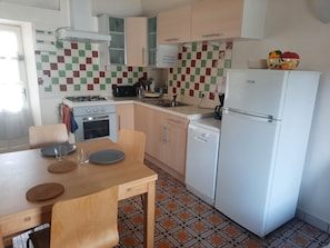 Fridge, oven, stovetop, dishwasher