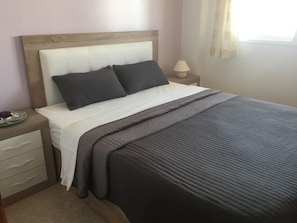 2 chambres, fer et planche Ă repasser, Wi-Fi gratuit, draps fournis