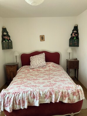 3 chambres, fer et planche à repasser, lit parapluie, Wi-Fi