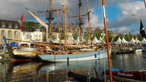 A historic sailing ship docked at a harbor with buildings and tents in the background. - 70m² OCEAN, QUIBERON BAY, 12 BEACHES within a radius of 3km  (Plouharnel)