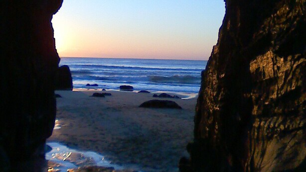 A beach view through a rocky archway. - 70m² OCEAN, QUIBERON BAY, 12 BEACHES within a radius of 3km  (Plouharnel)