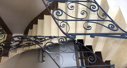 Château de Laussac, near St Emilion, sleeps 16,