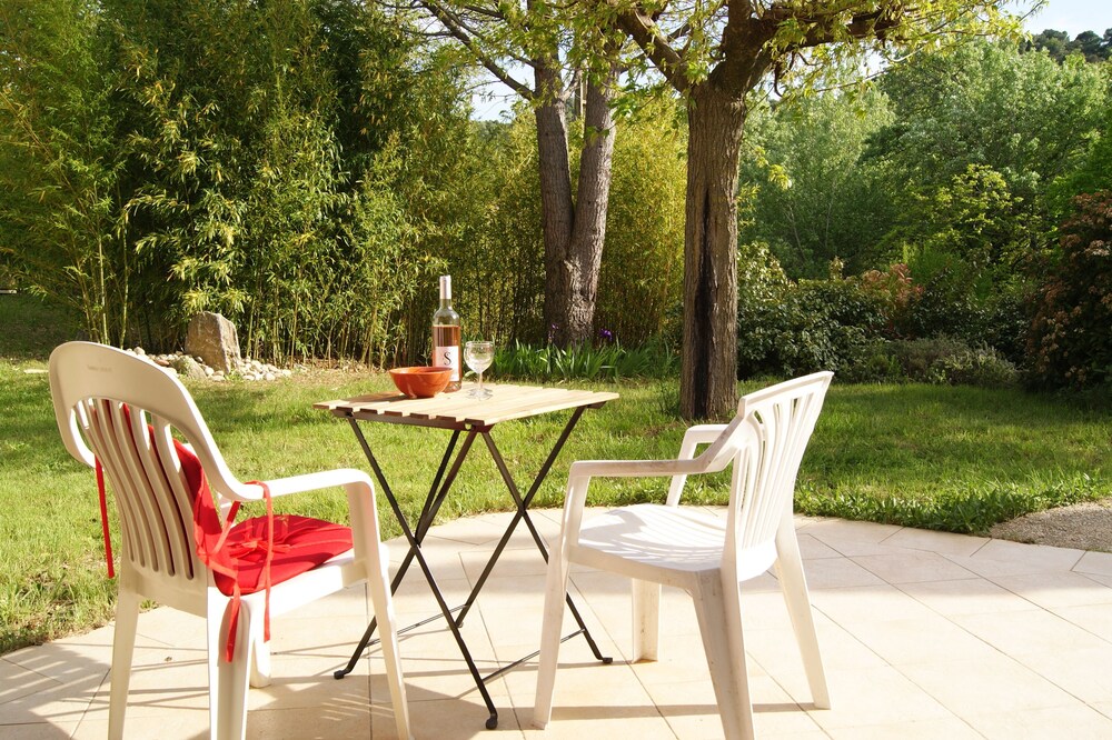 Villa with peaceful pool in the hills at Venterol near Nyons