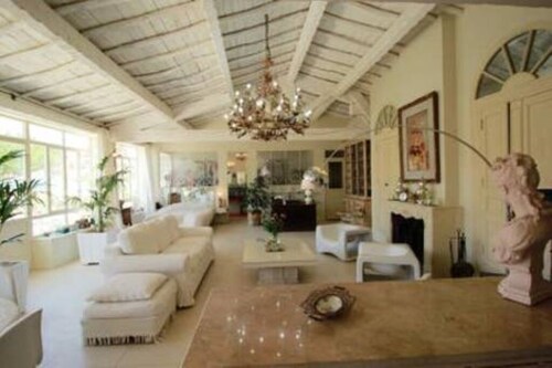 Loft with pool in Provence
