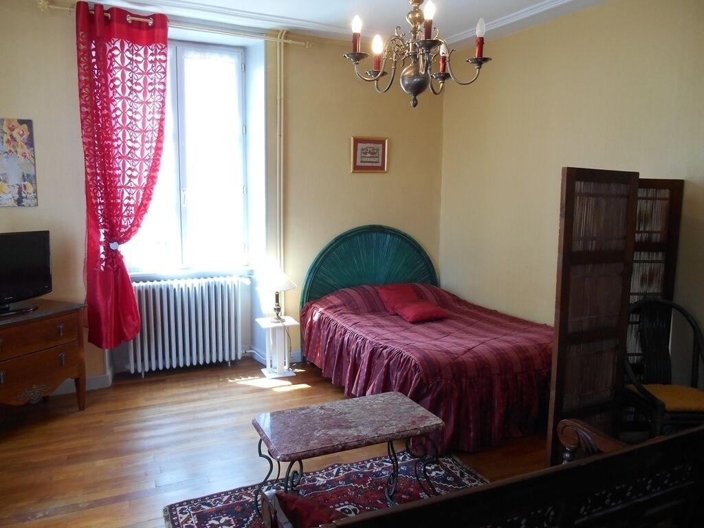 Apartment 5 people in the heart of the medieval city Bourganeuf