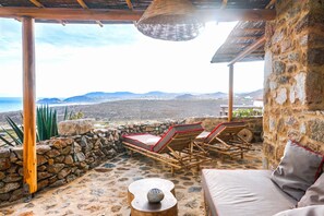 Property grounds - VILLA ISOLA PARADISO, 9700 FT² OF LUXURY OVERLOOKING THE SEA (mykonos)