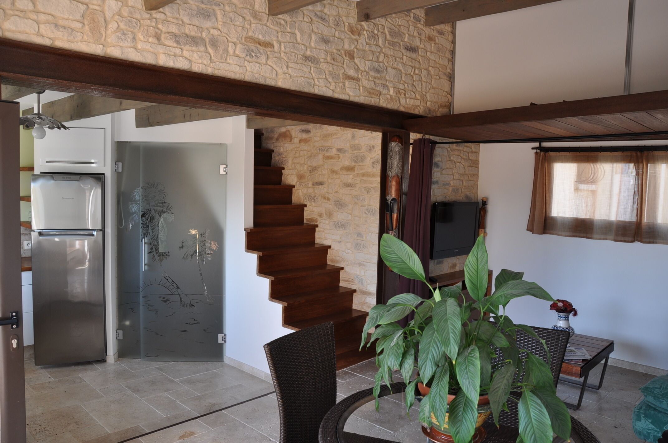 MAGNIFICENT APARTMENT WITH VERY LARGE TERRACE CLOSE TO THE SEA IN SAUSSET