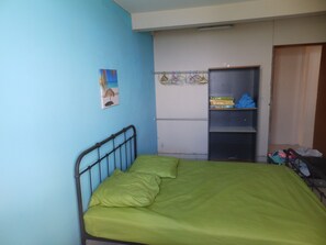 3 عدّة غرف نوم وواي فاي وملاءات أسرّة