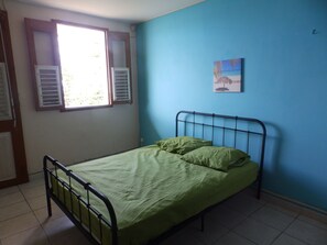 3 عدّة غرف نوم وواي فاي وملاءات أسرّة